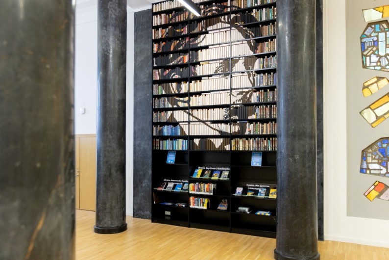 Ukraine. Between the Frontline and Everyday Life