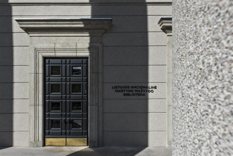 Nacionalinės bibliotekos įėjimas