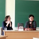 Monografijos pristatymo renginio vedėja dr. Dalia Cidzikaitė (kairėje) ir prof. dr. Danutė Petrauskaitė