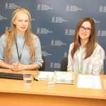 Transliacijų organizatorė ir vedėja Gabija Pankauskienė su Elektronikos platintojų asociacijos socialinių projektų vadovė Laura Vanagiene
