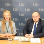Transliacijų organizatorė ir vedėja Gabija Pankauskienė su Elektronikos platintojų asociacijos vadovu Linu Ivanausku