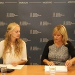 Transliacijos vedėja Gabija Pankauskienė su LESTO klientų aptarnavimo vadybininke Jūrate Trakšeliene