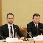 „Global Lithuanian Leaders“ atstovas Mykolas Lepeška, Ukmergės Antano Smetonos gimnazijos direktorius Adolfas Girdžiūna