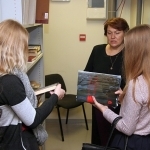 Su lietuvių diasporos istorija ir jos dokumentiniu paveldu mokinius supažindino projekto vadovė Jolanta Budriūnienė